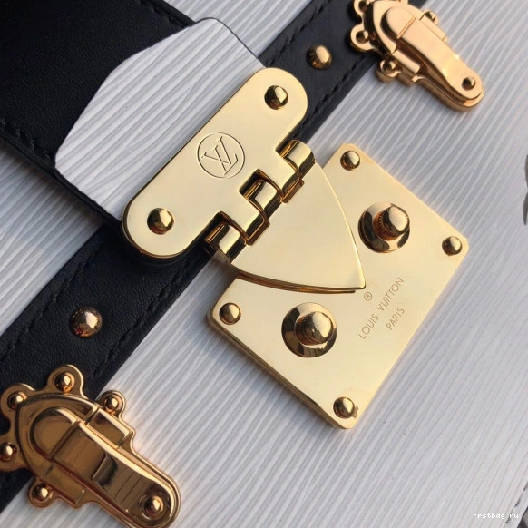 First bag ru Louis Vuitton CHANELUTCH TRUNK 0805